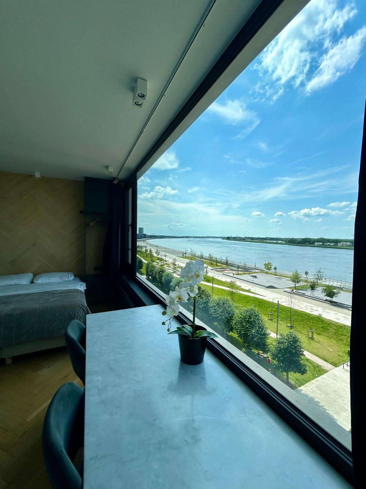 Kaai11 - Lofts & Suites With A View Антверпен Экстерьер фото